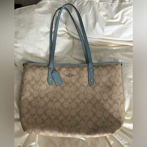 Large beige and blue Coach purse 🩵